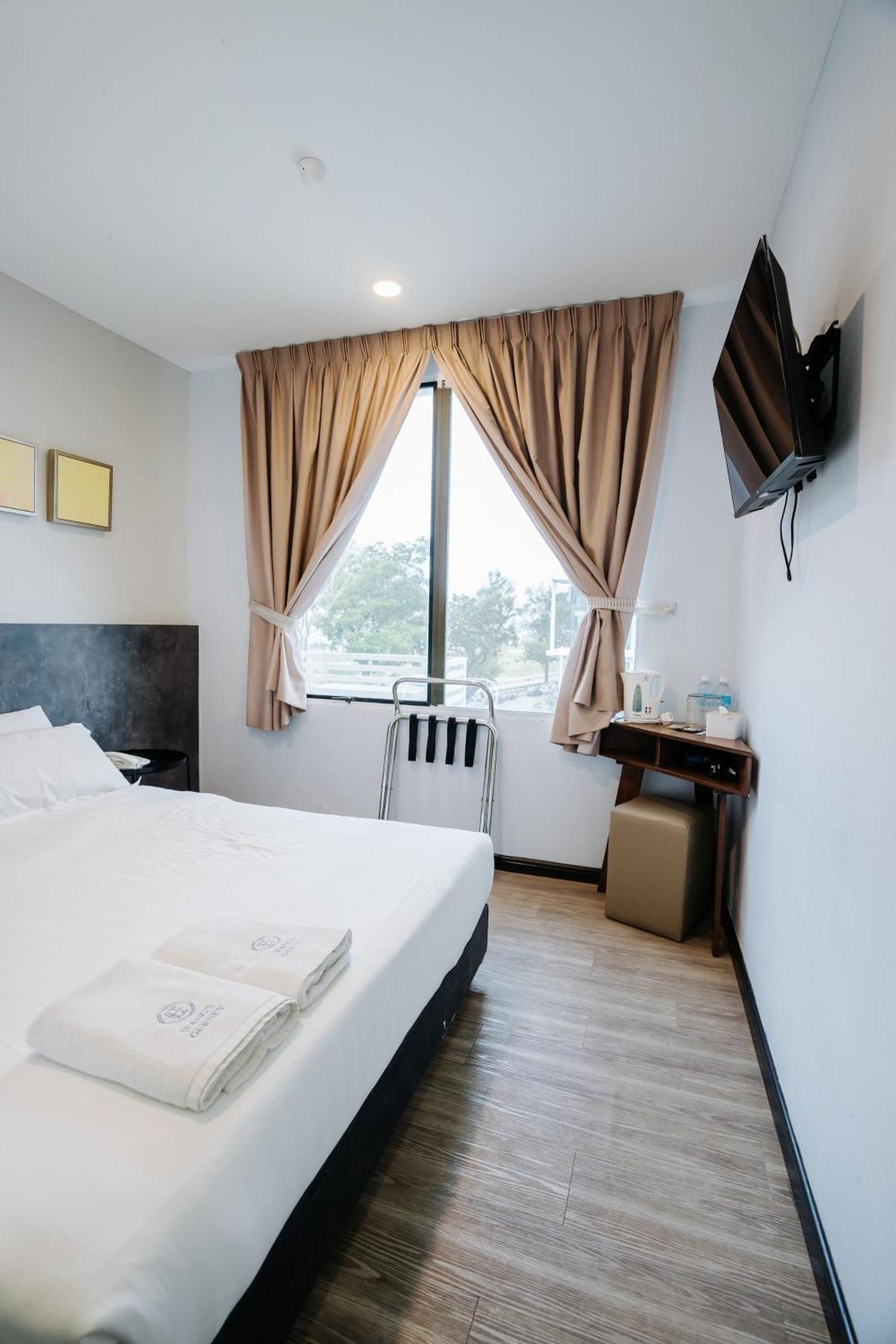 Wangs Hotel Gurney Drive Джорджтаун Экстерьер фото