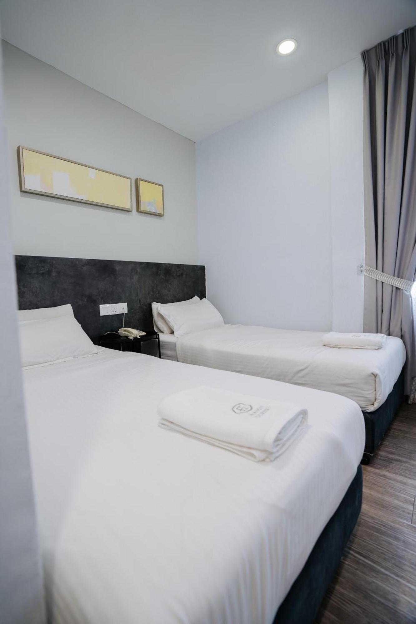 Wangs Hotel Gurney Drive Джорджтаун Экстерьер фото